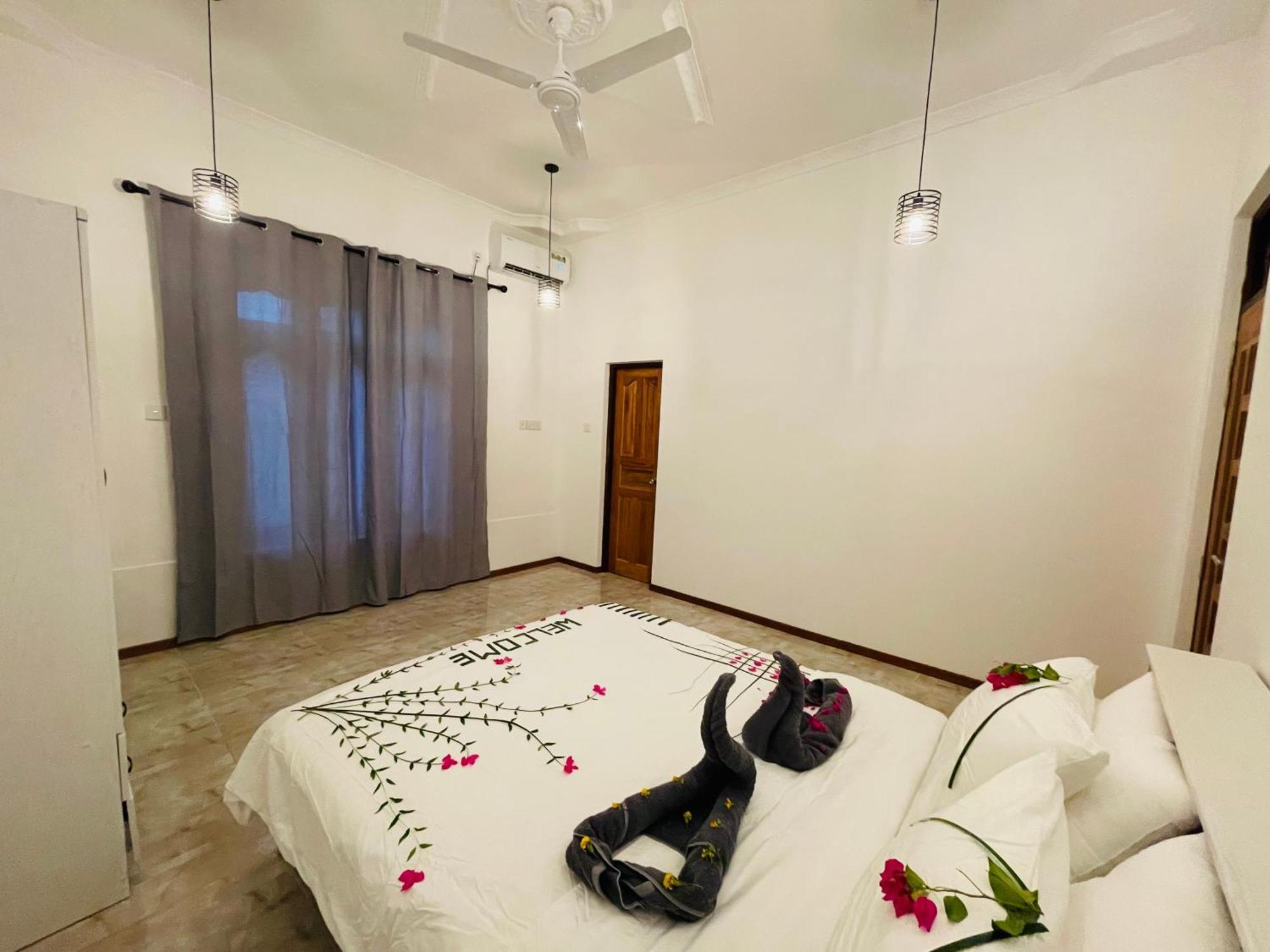 Hotel White Tern Maldives Maamigili Exterior foto